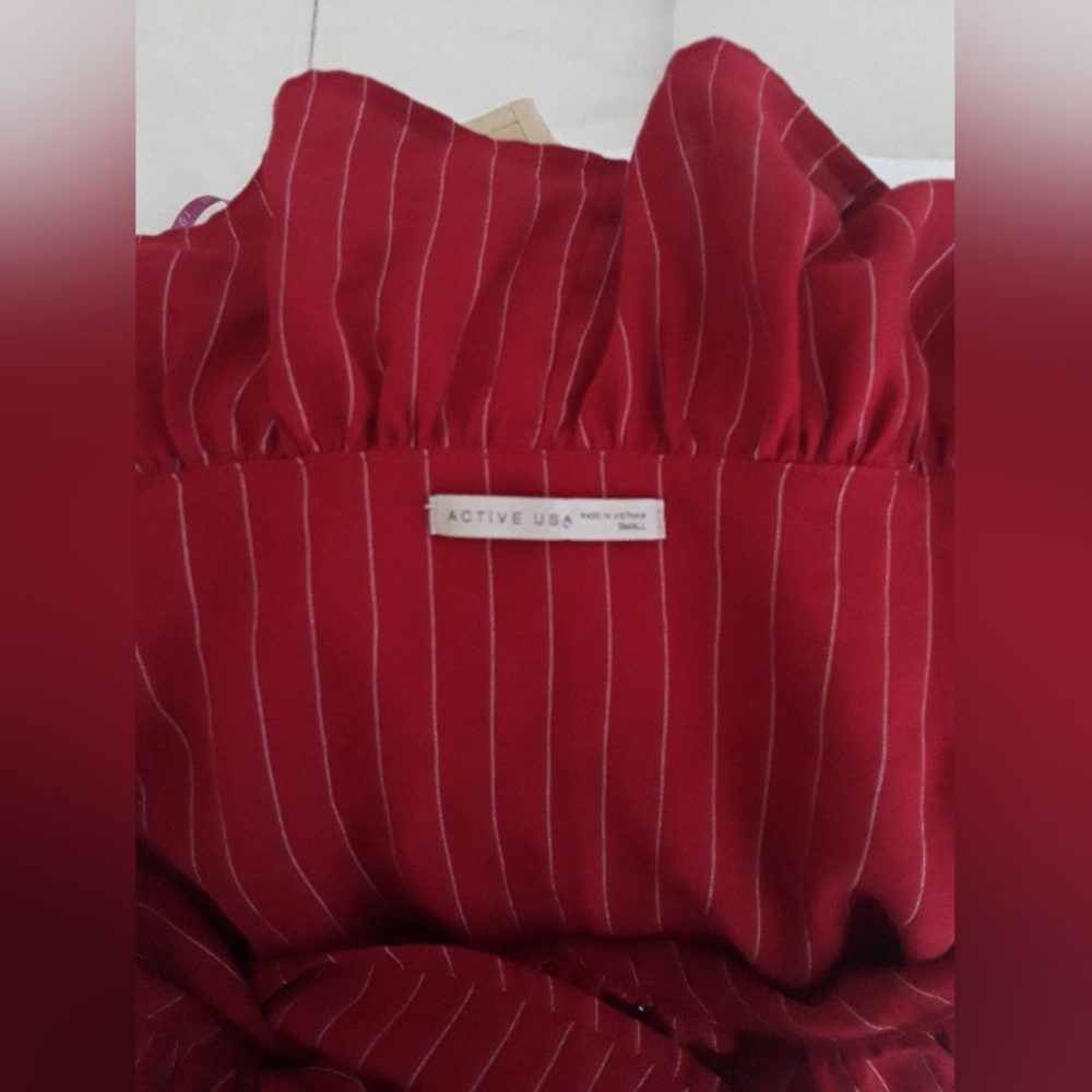 Red Ruffled Crop Top - Picture 5 of 6